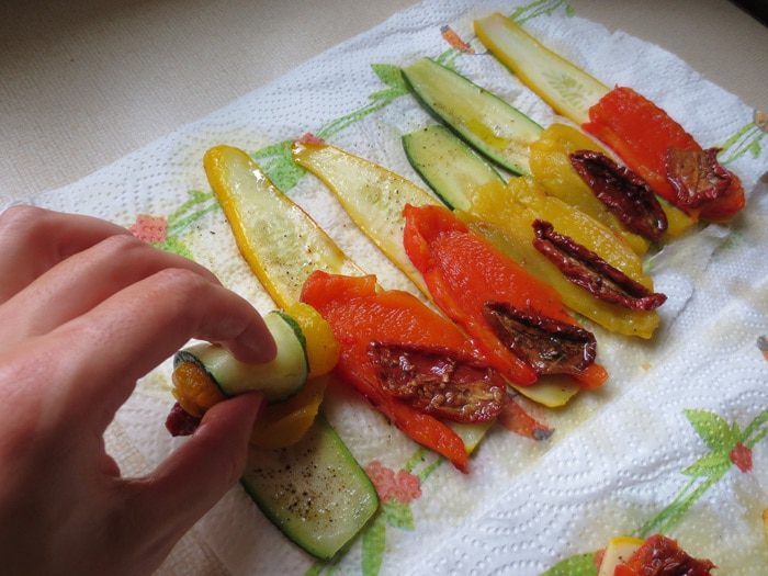 Гратен &amp;quot;Вкусняшка&amp;quot; с рулетиками из цукини с рикоттой и кедровыми орешками