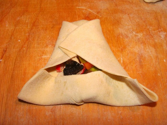 Теплый салат в &amp;quot;пеленках&amp;quot; из слоеного теста.