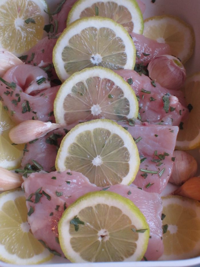 Куриная грудка с чесноком и лимоном