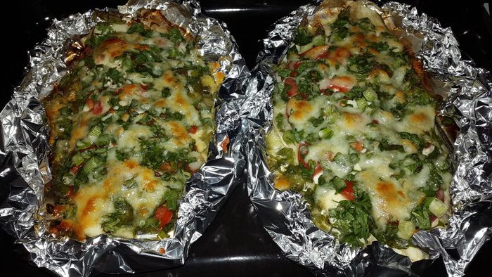 Филе лаврака, запеченное с зеленью и сыром