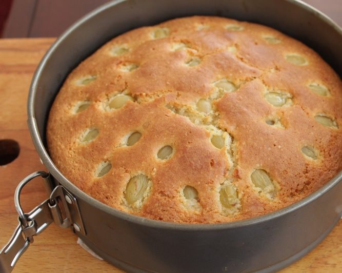 Миндальный кекс с виноградом