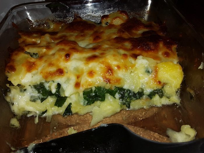 Картофель, запеченный с моцареллой и шпинатом