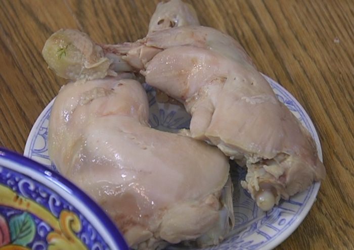 Уютный куриный суп с овощами и спагетти