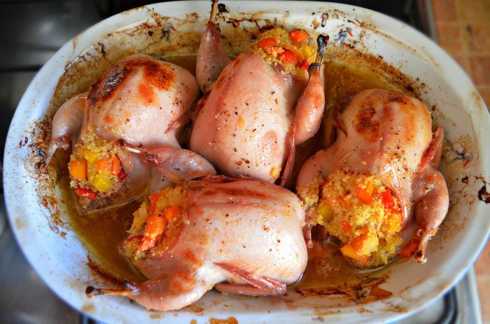 Перепела, фаршированные кускусом и запеченные в апельсиновом фреше 