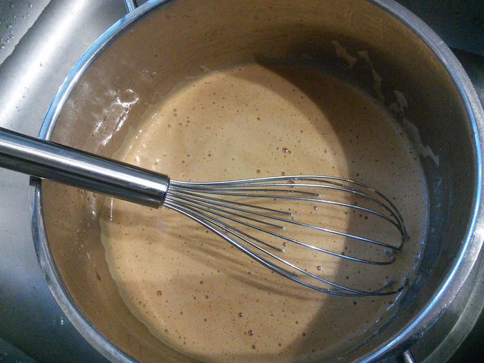 Карамельный кекс с вишней 