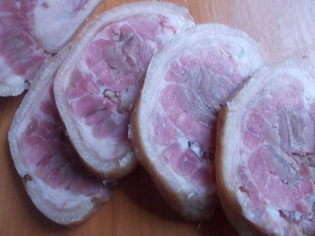 Ветчина из свиной рульки
