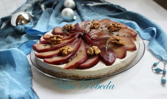 Чизкейк с голубым сыром и пьяной грушей