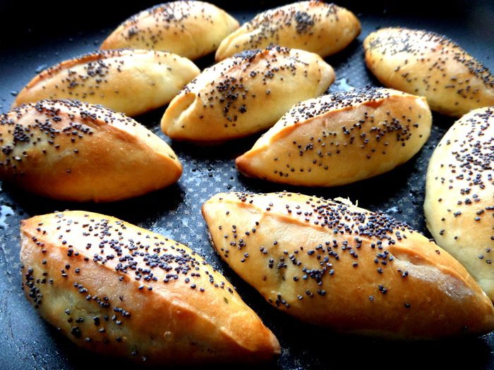 Мини-пирожки с капустой, сельдереем, шпинатом и сыром