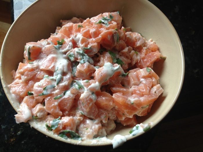 Пирог с лососиной с слоеном тесте