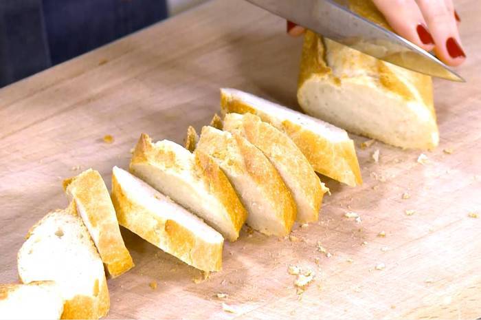 Тосты с лисичками и лимонным сыром 