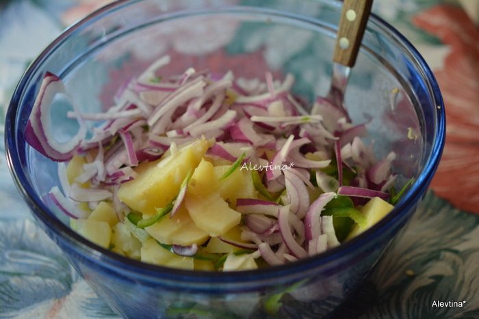 Картофельный салат с кукурузой и халапеньо