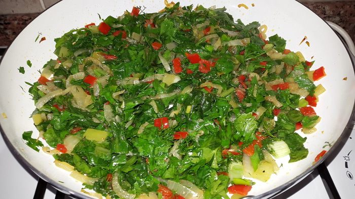 Конвертики с мангольдом, болгарским перцем и зеленью