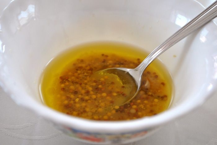Салат из редиса и огурцов с куриной печенью