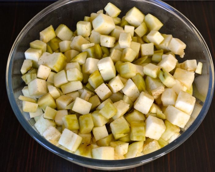 Томатно-баклажановый суп с нутом