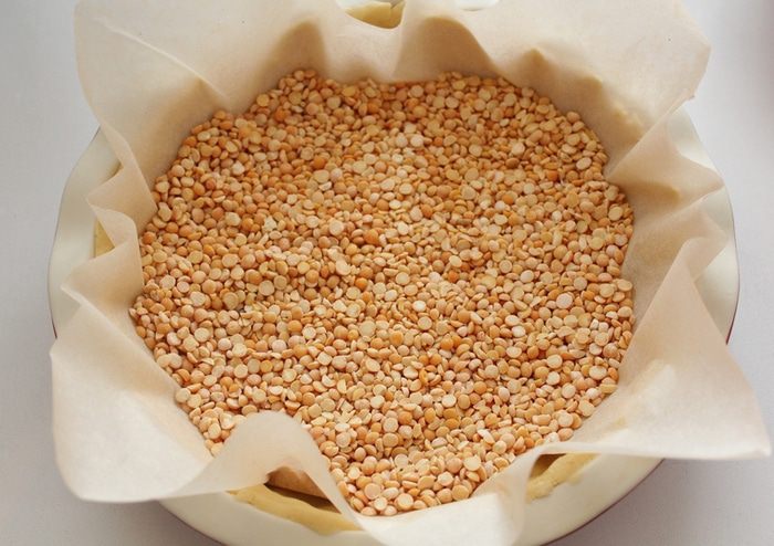 Тарт с белым шоколадом и брусникой