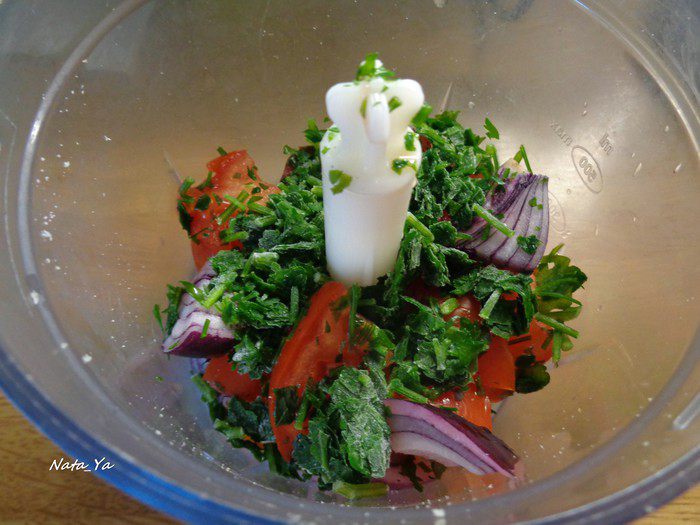 Итальянский салат панцанелла с необычной заправкой