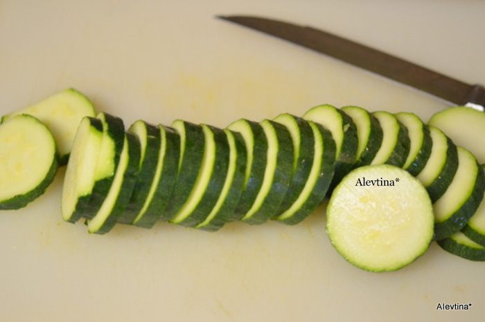 Чипсы из цукини  с пармезаном