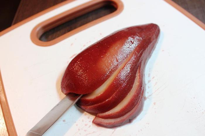 Чизкейк с голубым сыром и пьяной грушей