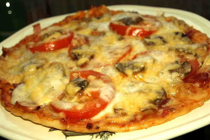 Пицца &amp;quot;Три сыра&amp;quot; с помидорами
