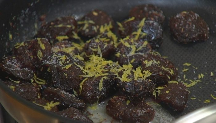 Утиные грудки с абрикосами