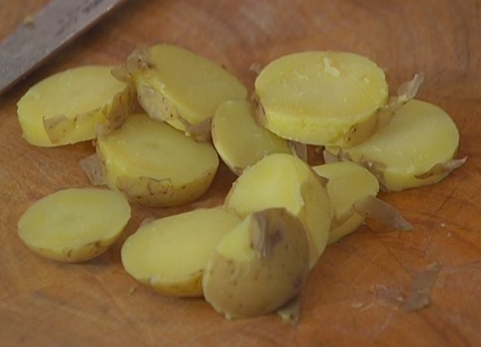 Омлет с зеленым горошком, картофелем и сыром 