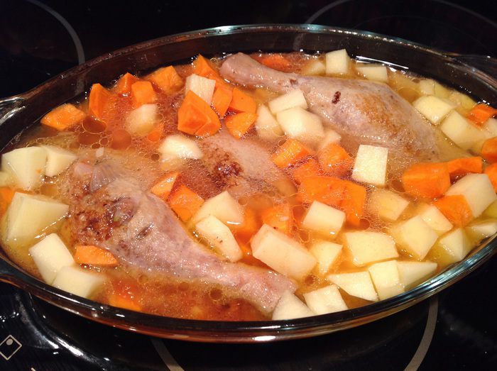 Жаркое из утиных ножек