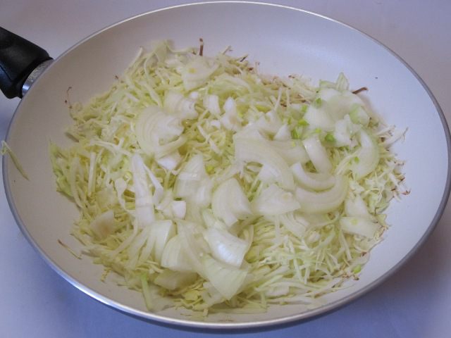 Постные лепешки с капустой