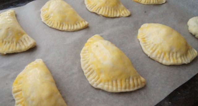 Эмпанадас с сыром и кукурузой 
