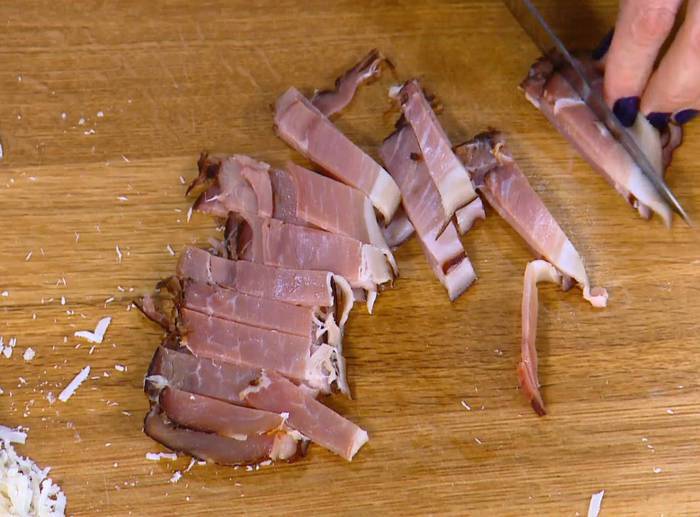 Пенне с цветной капустой и беконом 