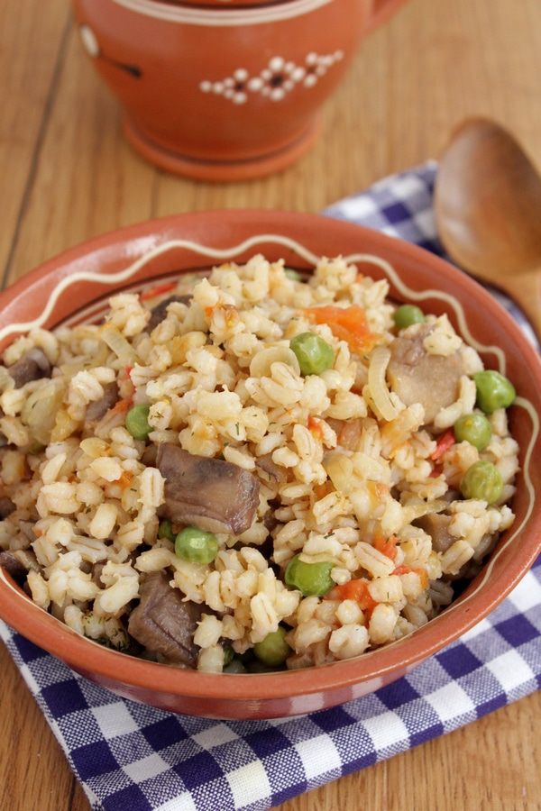 Паэлья из перловой крупы и лесных грибов