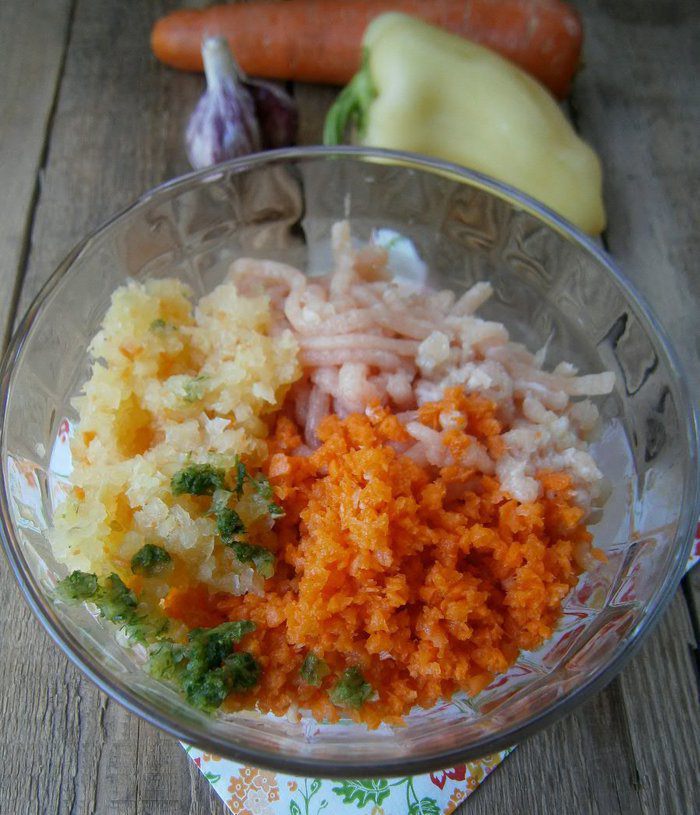 Котлеты с овощами, фаршированные помидорами