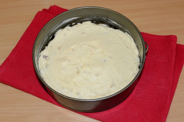 Итальянский яблочный пирог с изюмом