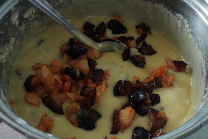 Кекс с молочным шоколадом и фруктами