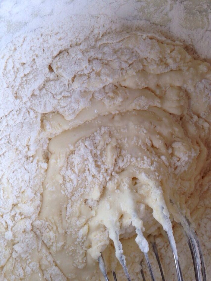 Закусочные маффины с кукурузой, беконом и сладким перцем