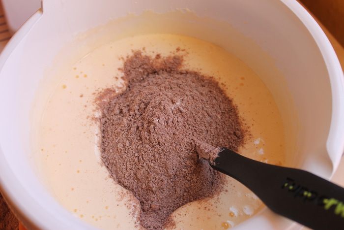 Шоколадный кекс на минеральной воде