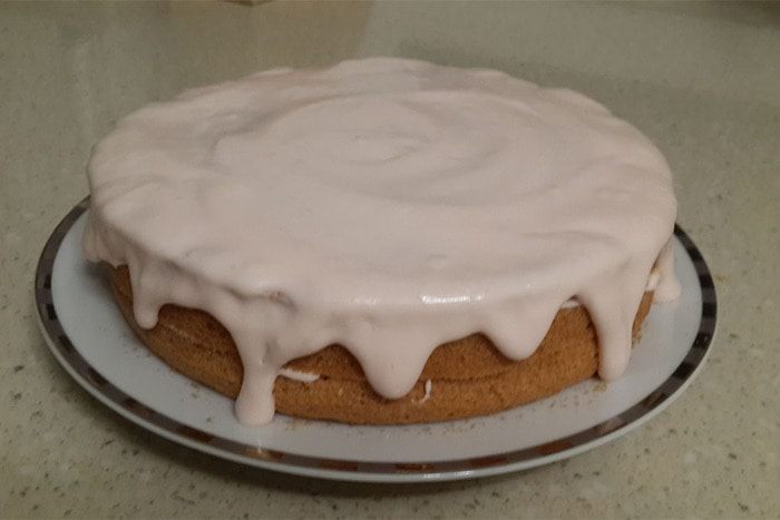 Торт с клубничным сиропом и лимонным кремом