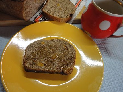 Ореховый закусочный хлеб с курагой