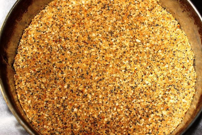 Маковый чизкейк под лимонно-сметанным топпингом