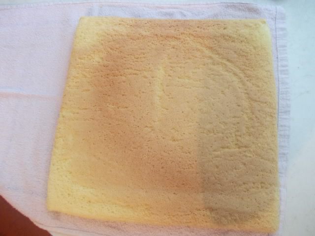 Рулет с клубничным муссом