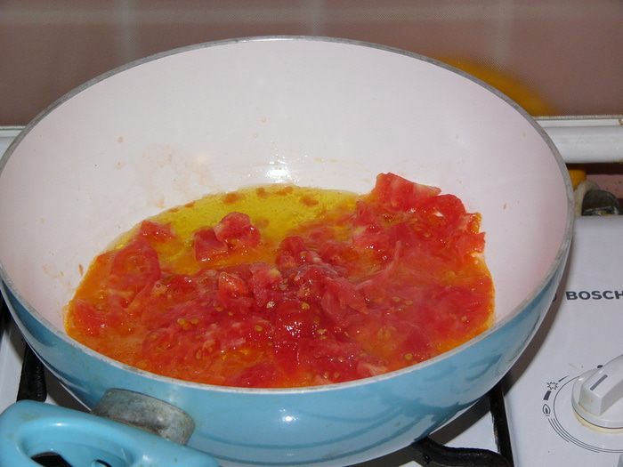 Говяжьи тефтели с булгуром, тушеные с овощами