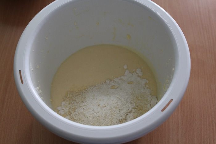 Миндальный кекс с виноградом