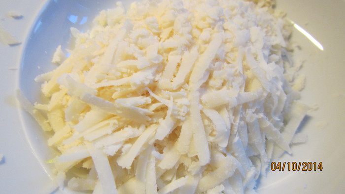 Пицца с руколой и помидорами черри