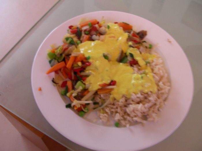 Kadhi (индийский густой соус с йогуртом и нутовой мукой)