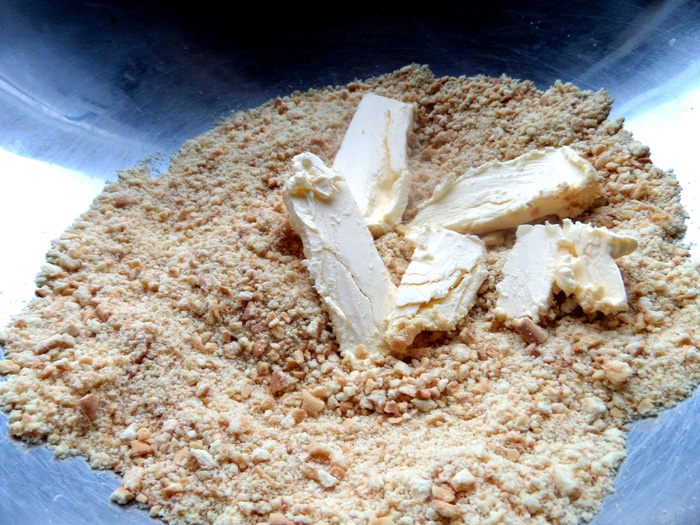 Песочный пирог с кремом на сгущенке