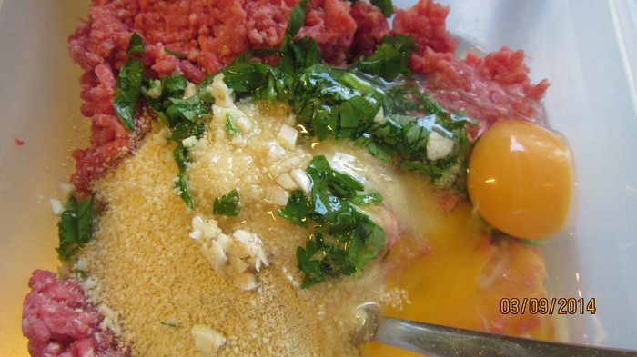 Фрикадельки, запеченные с овощами