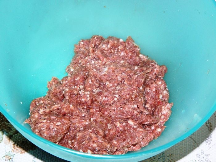Котлеты с начинкой из шпината под томатным соусом