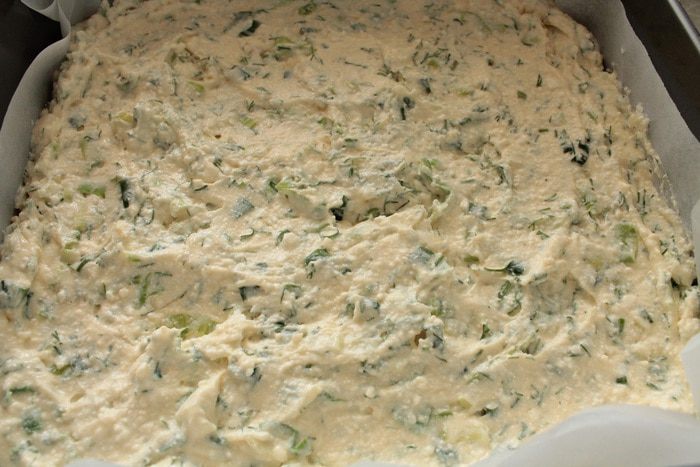 Насыпной пирог с творогом и зеленью