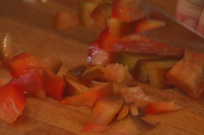 Салат из сладкого перца с огурцом и куриной грудкой 