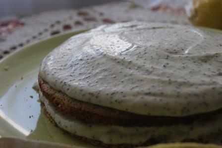 Маковый торт с творожно-лимонным кремом