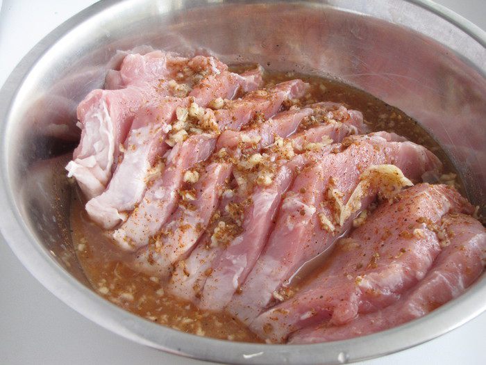 Ароматная свинина, запеченная с грушами